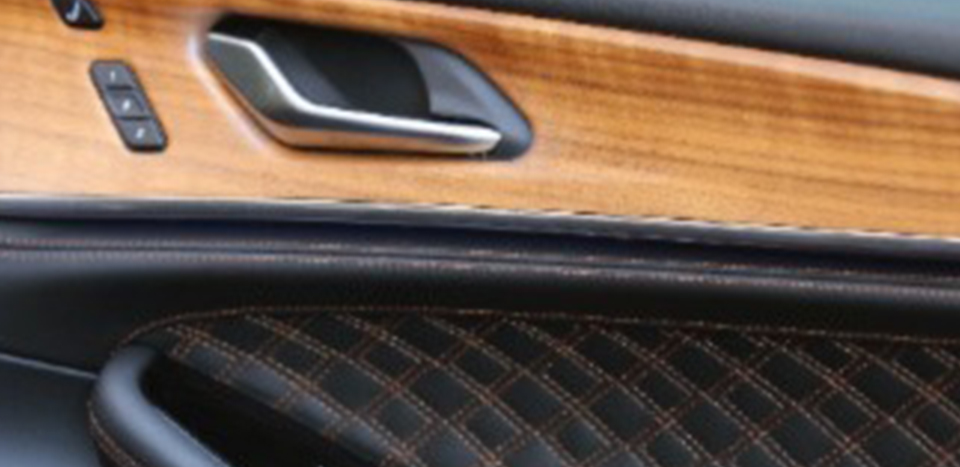 HANDCRAFTED PREMIUM MATERIALS