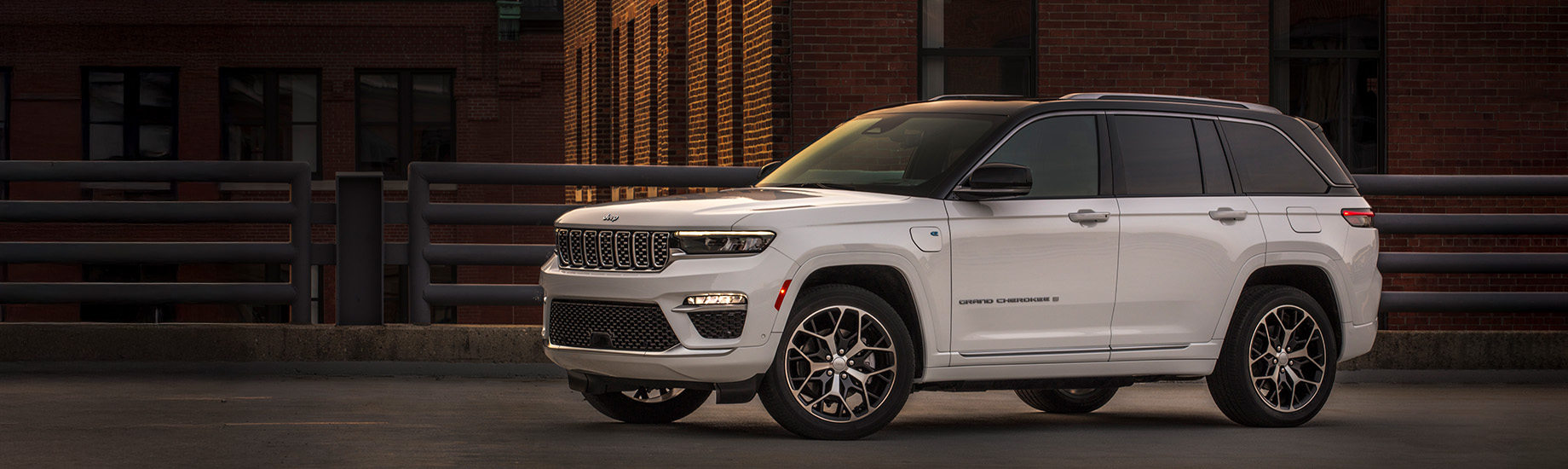 Grand Cherokee 5-Seat Summit Reserve